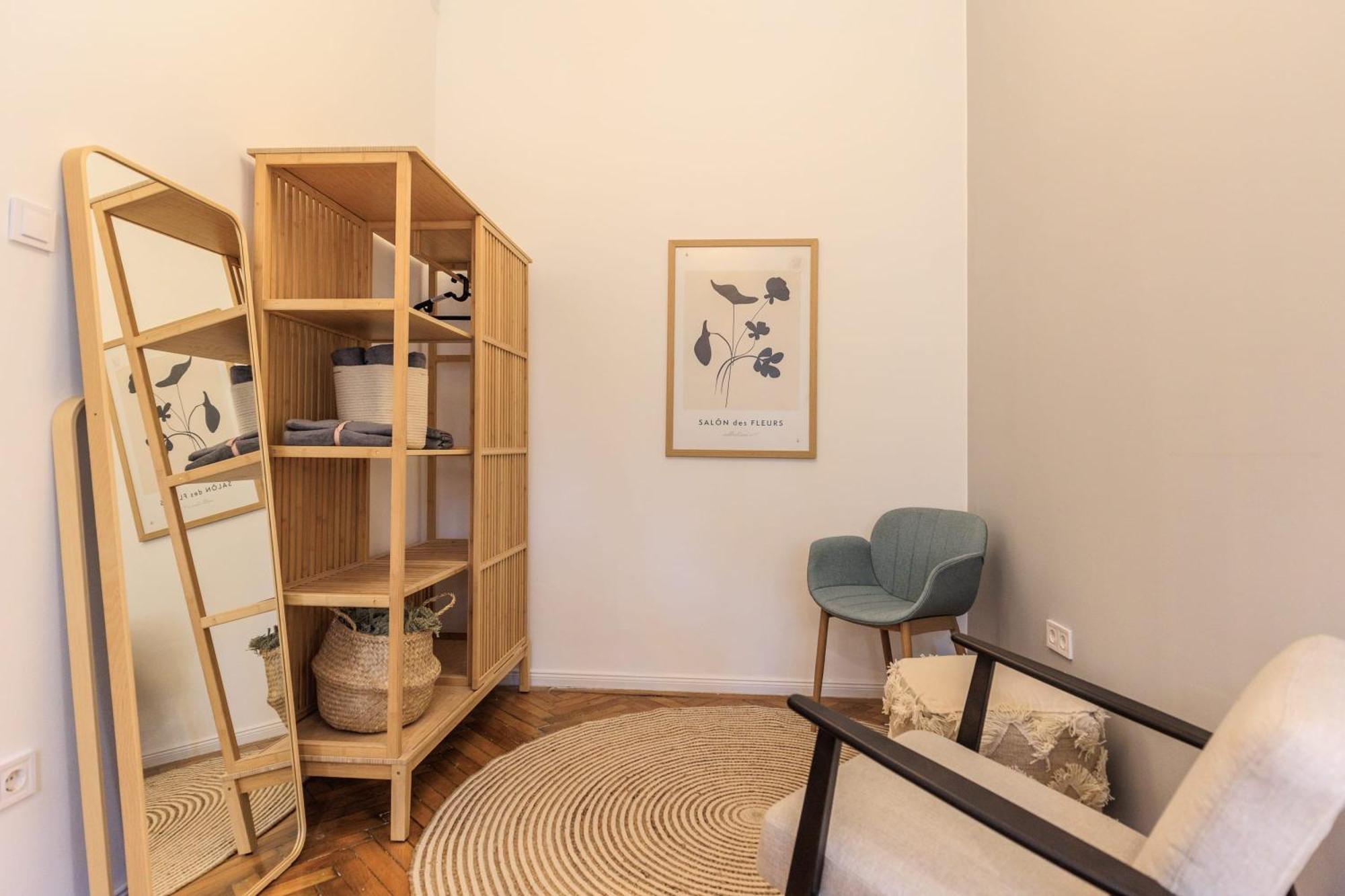 Designer 2 Bedroom Flat Apartment *