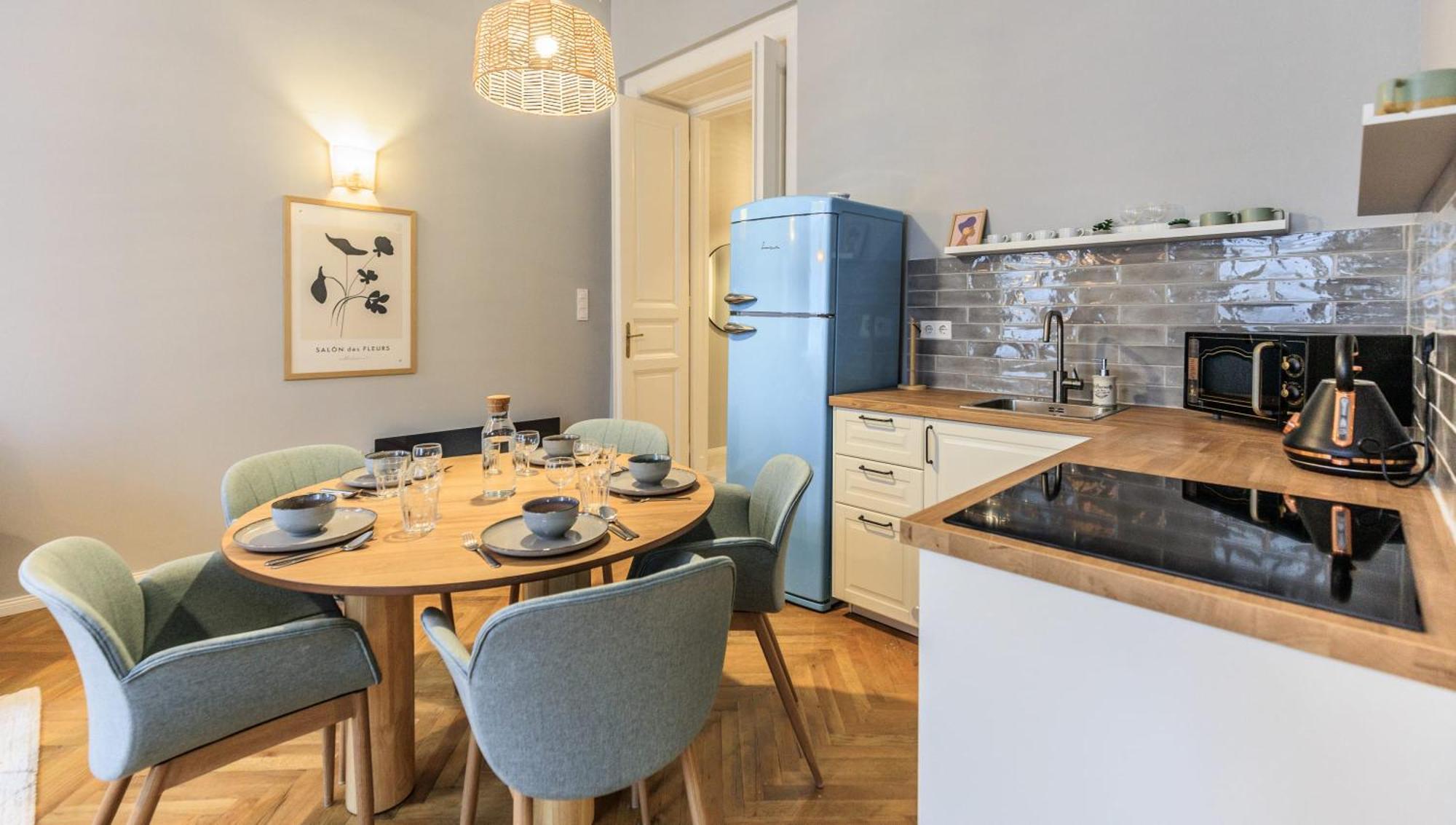 Designer 2 Bedroom Flat Apartment